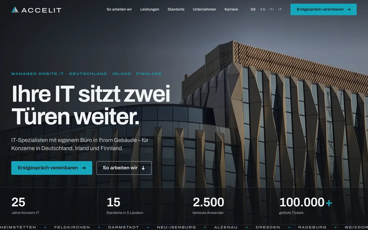 Homepage of Accelit: “Ihre IT sitzt zwei Türen weiter.” (Your IT is two doors down.)